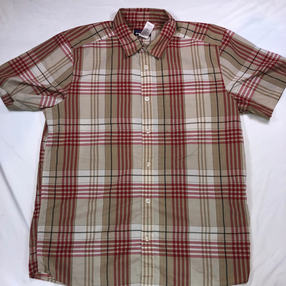 Patagonia Mens Short Sleeve Plaid Button Down Shirt Red Tan Nylon Blend Size M